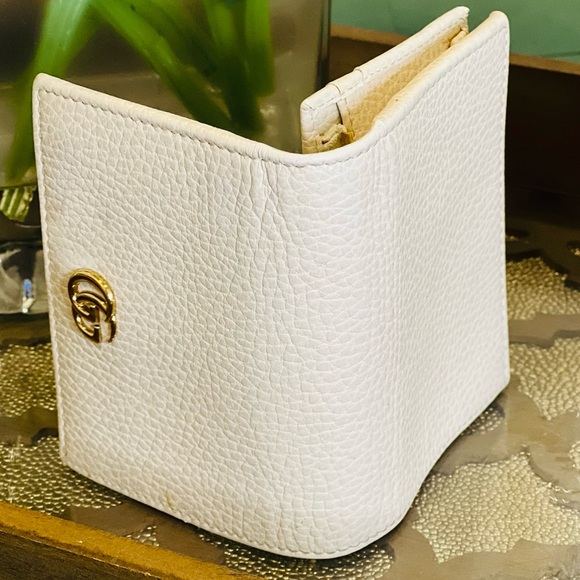 Gucci GG Marmont Logo Compact Wallet - Picture 8 of 8